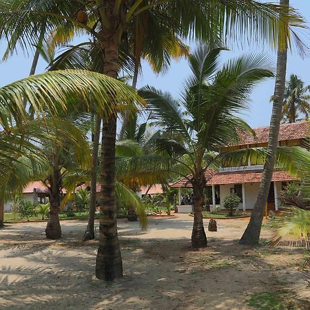 Pozhiyoram Ayurveda Beach Resort Alappuzha Экстерьер фото