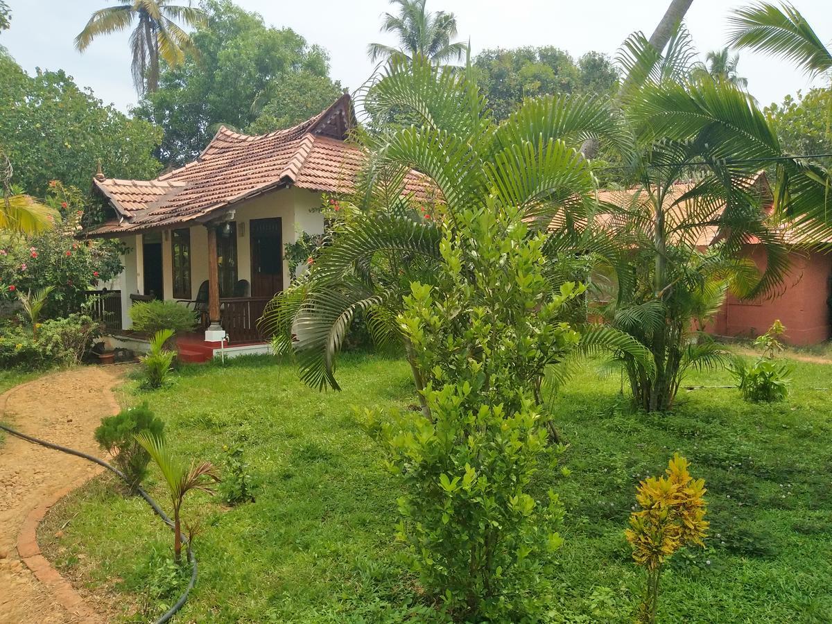 Pozhiyoram Ayurveda Beach Resort Alappuzha Экстерьер фото