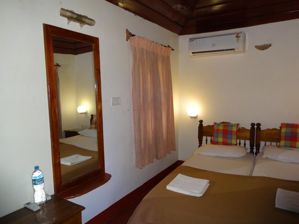 Pozhiyoram Ayurveda Beach Resort Alappuzha Экстерьер фото
